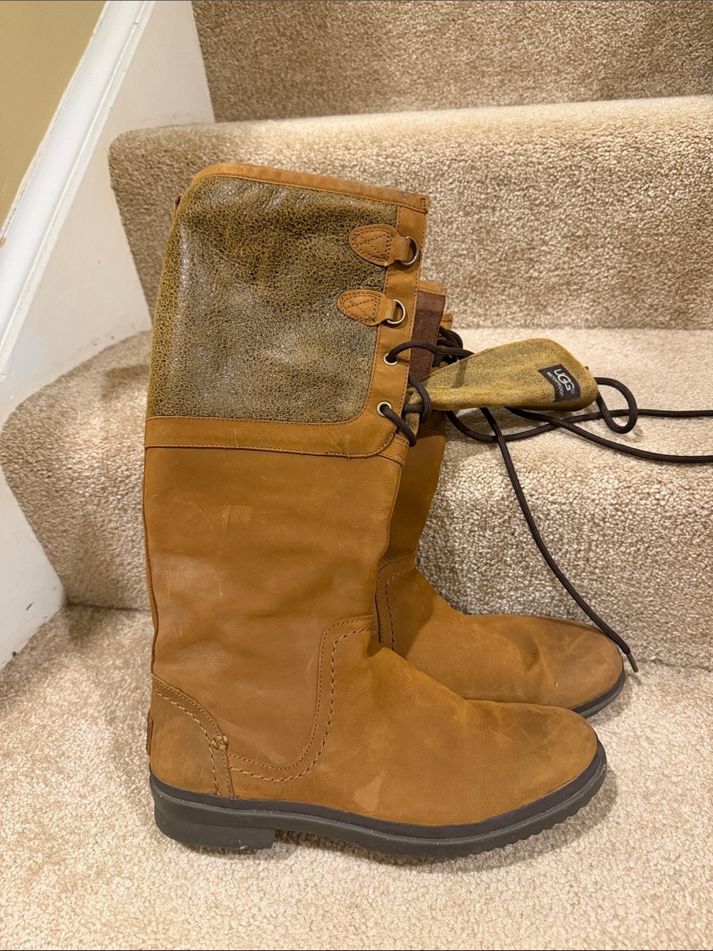 UGG Elsa Waterproof Lace-Up Boots W9